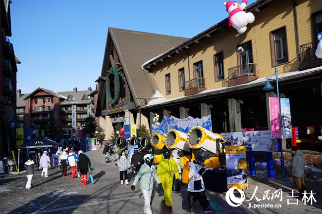 松花湖雪街。人民網記者 李洋攝