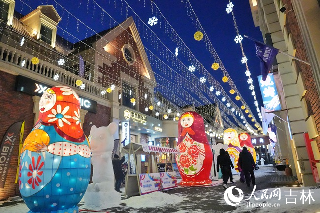 通化萬峰雪街夜色迷人。人民網記者 李洋攝