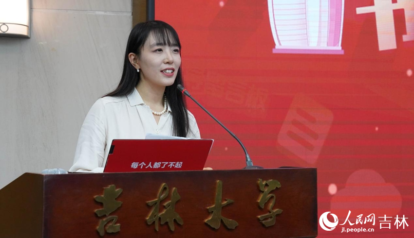 人民網黨政采訪部重點報道組組長宋子節作分享。人民網記者 李成偉攝