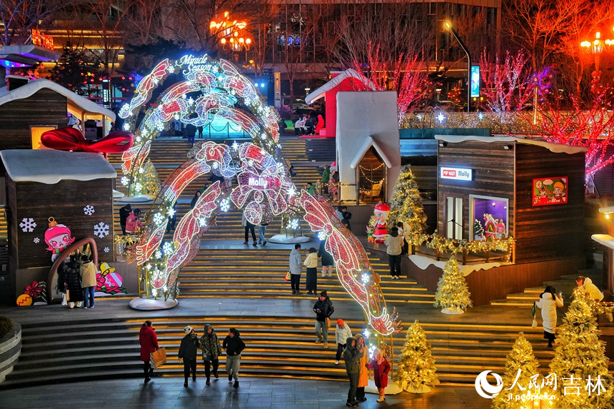 在長春市，冰雪元素融入到商圈中。人民網記者 李洋攝
