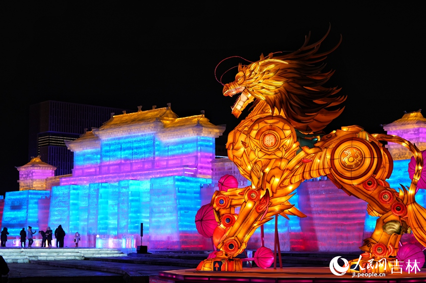 圖為長春世界雕塑公園內的大型冰雕。人民網記者 李洋攝