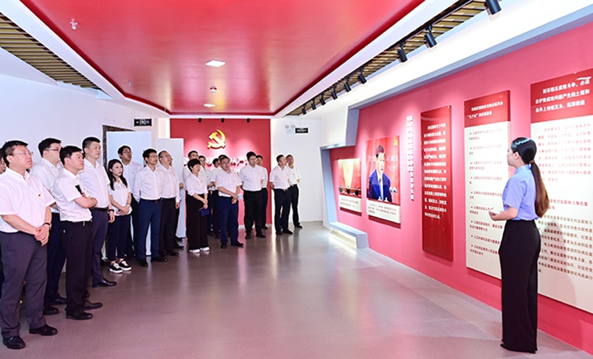 集團公司黨員干部（高級經理）開展廉政教育參觀學習活動。