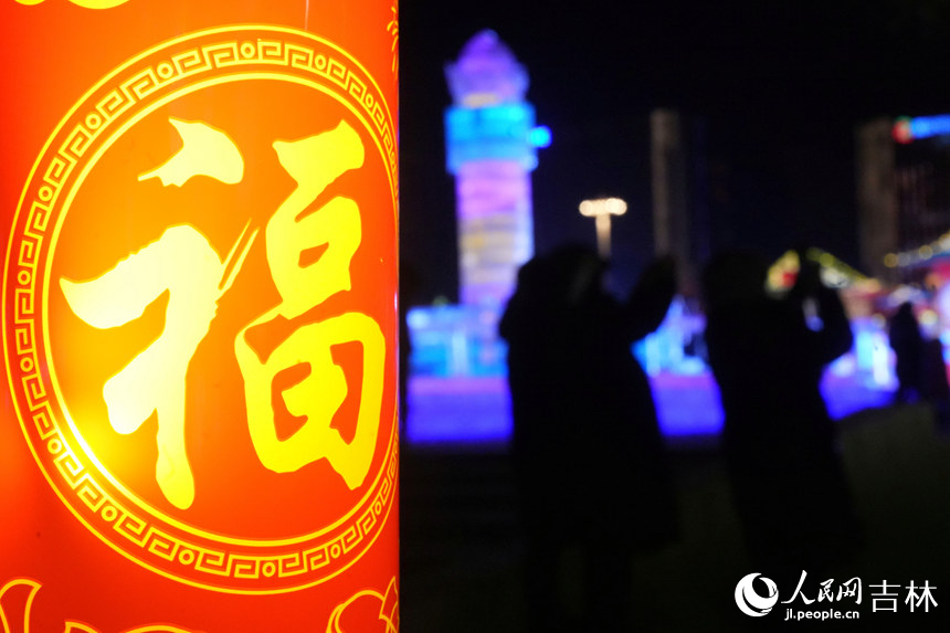 璀璨的花燈洋溢著濃郁的年味。人民網記者 李洋攝