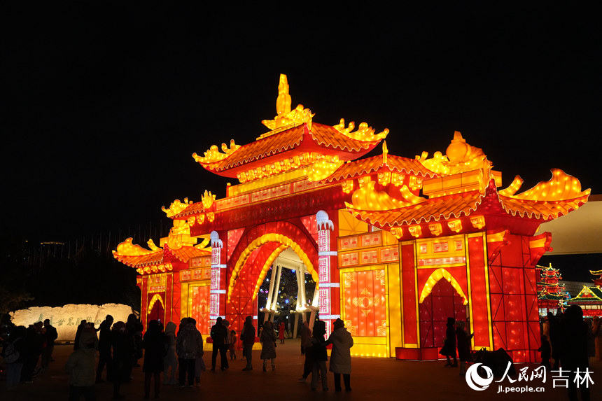 長春世界雕塑園的國潮不夜城景區。人民網記者 李洋攝