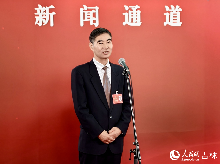 吉林省人大代表、吉林大學長白山資源與健康研究院院長相宏宇。人民網記者 關思聰攝