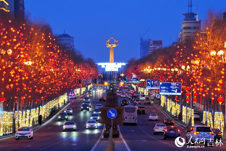 長春市人民大街沿線的燈光亮化工程。人民網記者 李洋攝