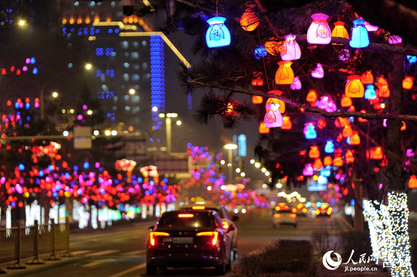 長春市解放大路亮化美化景觀。人民網記者 李洋攝