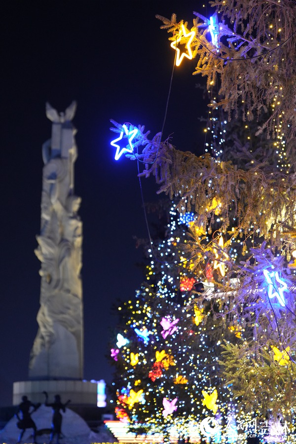 長春世界雕塑園亮化景觀。人民網記者 李洋攝