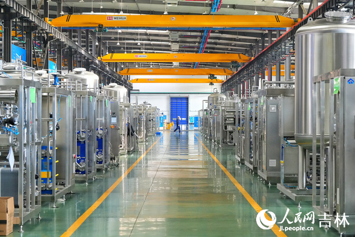 楚天華通醫藥設備有限公司裝配廠間。人民網記者 李洋攝