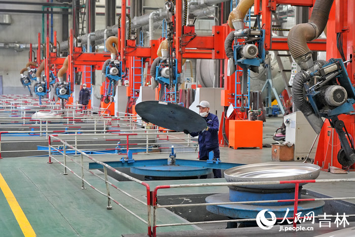 楚天華通醫藥設備有限公司容器生產車間。人民網記者 李洋攝