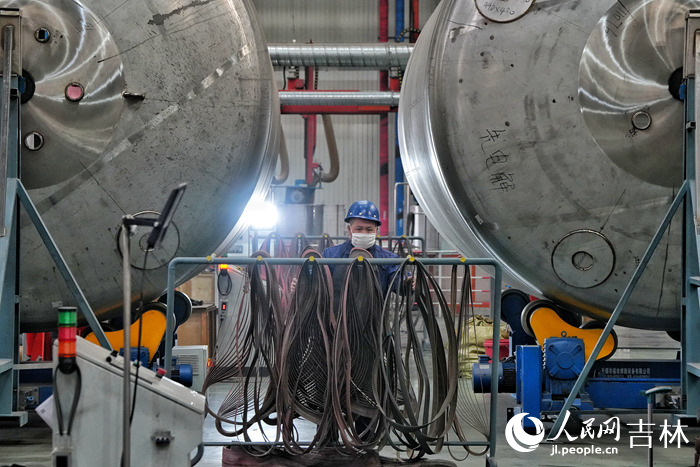 楚天華通醫藥設備有限公司容器生產車間。人民網記者 李洋攝