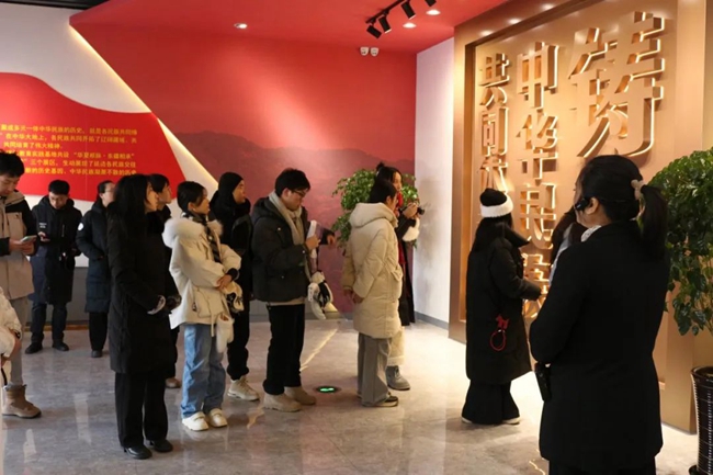 實踐隊參觀敦化市歷史博物館。