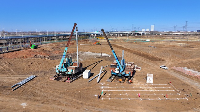 長春新區新材料中試及產業放大基地項目建設現場。