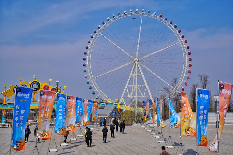 建設中的黑金小鎮。人民網記者 李洋攝