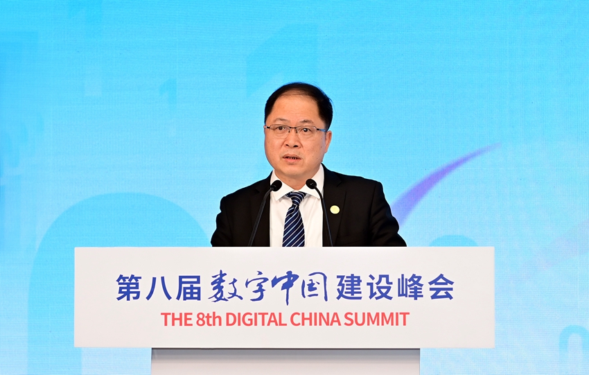 國家數據局黨組成員、副局長陳榮輝