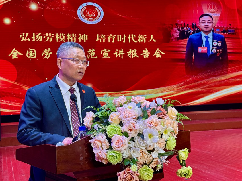 長春科技學院校長欒立明致辭。人民網記者 李思玥攝