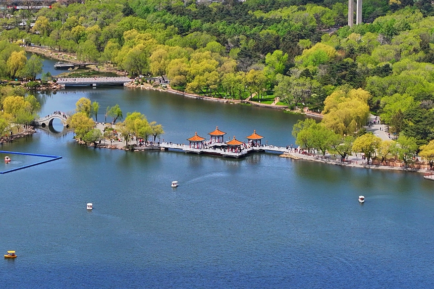 長春市地標景觀南湖四亭。人民網記者 李洋攝
