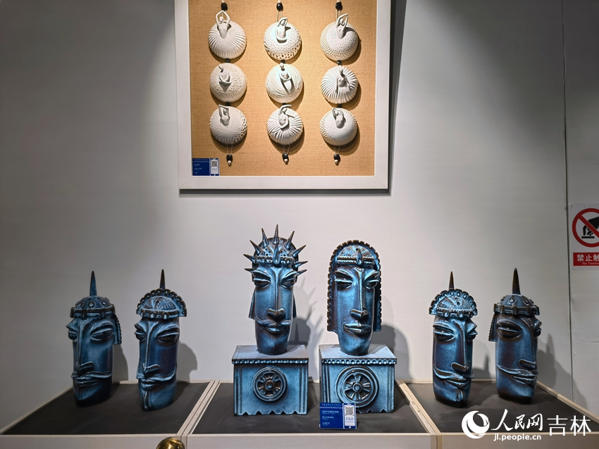 長春國際陶瓷藝術館館藏作品。人民網記者 馬俊華攝