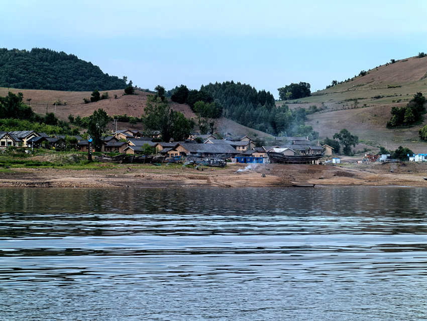 一條水上旅游大通道帶動松花江沿岸鄉村吃上“旅游飯”。人民網記者 王海躍攝