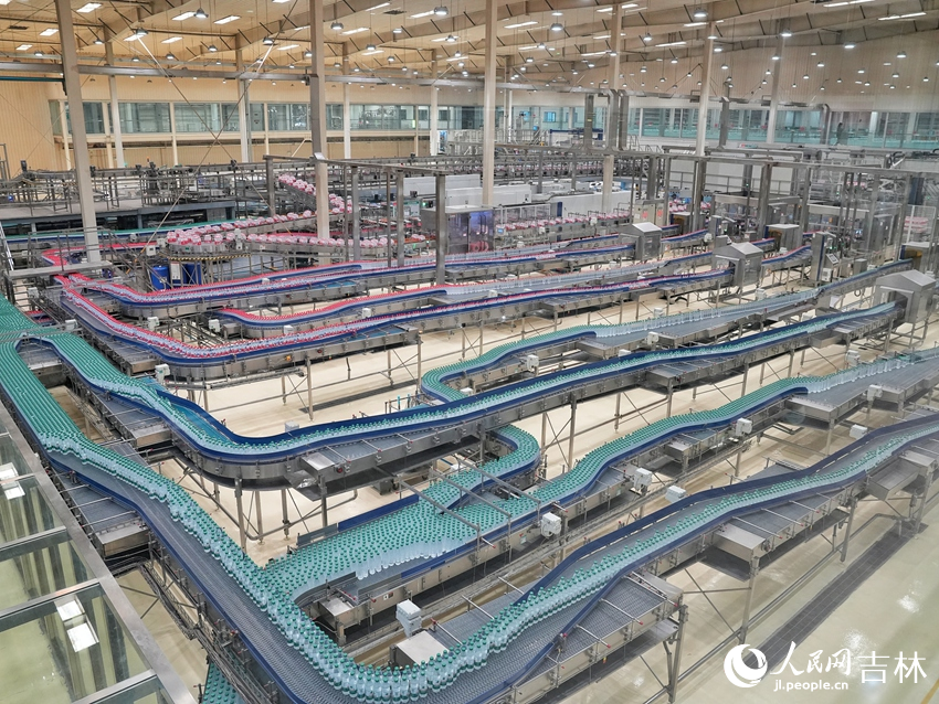 飲用水產線。人民網記者 李洋攝