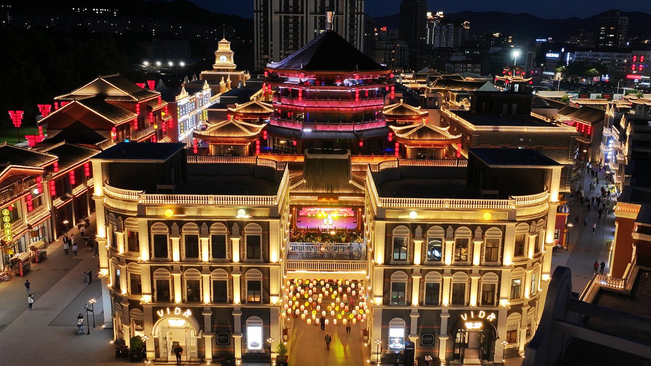 行進中國｜看！東北小城的夜生活如此迷人