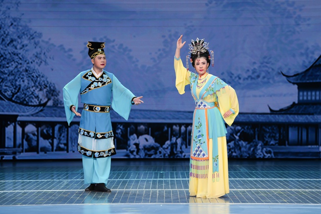 二人轉表演。