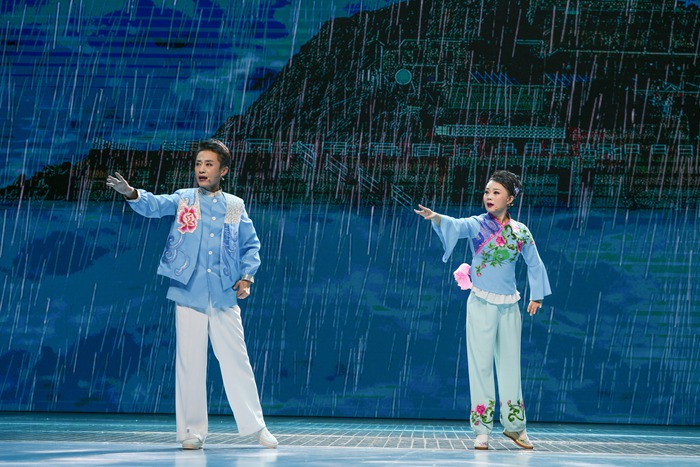 現實題材的二人轉作品。