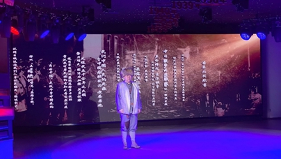 行進中國｜從檔案到血脈的精神傳承當東北抗聯第一路軍軍歌響起，當“火烤胸前暖，風吹背后寒”的細節再現，當教師與楊靖宇將軍展開一場跨越時空的對話，一汽鑄造有限公司黨委培訓班學員梁路明握緊了拳頭。