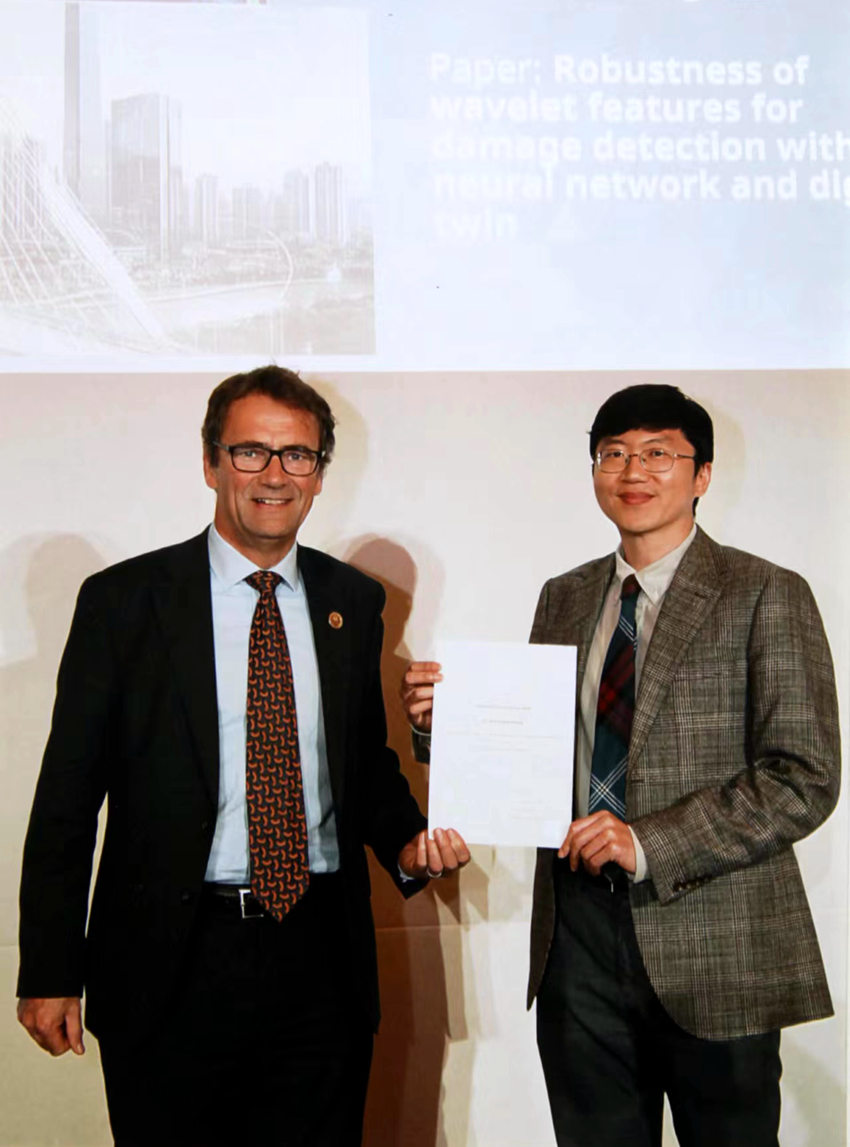 左為英國土木工程師學會主席吉姆霍爾教授，右為張小榜博士