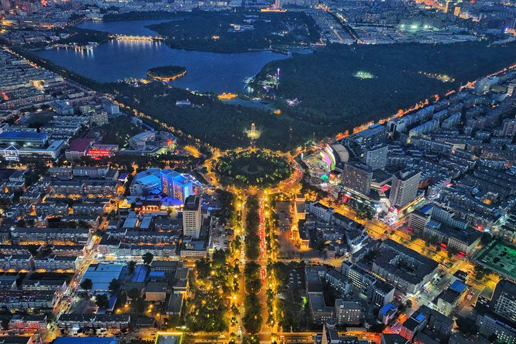 遠眺新民大街。人民網記者 李洋攝