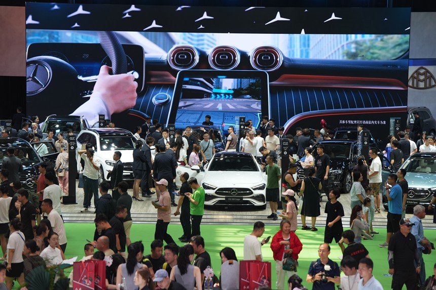 觀眾在第22屆長春國際汽車博覽會參觀。人民網記者 李洋攝