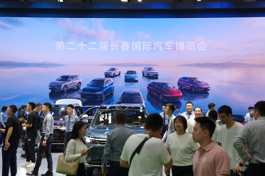 觀眾在第22屆長春國際汽車博覽會參觀。人民網記者 李洋攝