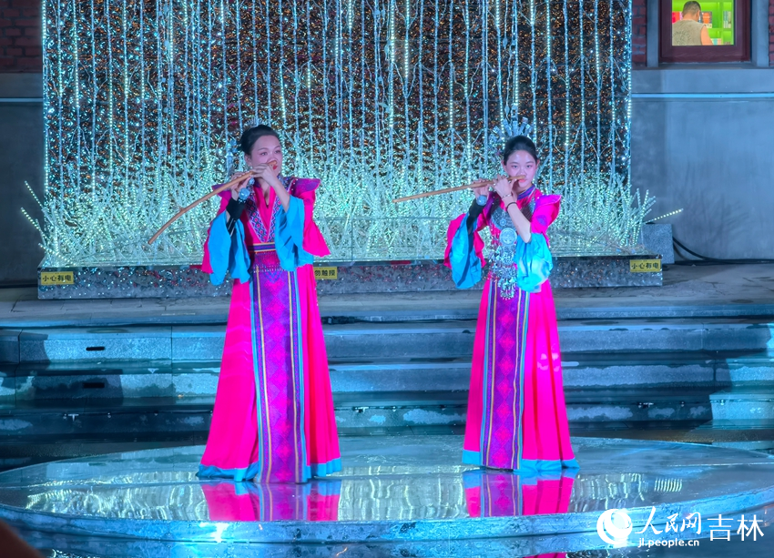 黎族鼻簫演奏《詩畫黎鄉好風光》。人民網記者 馬俊華攝