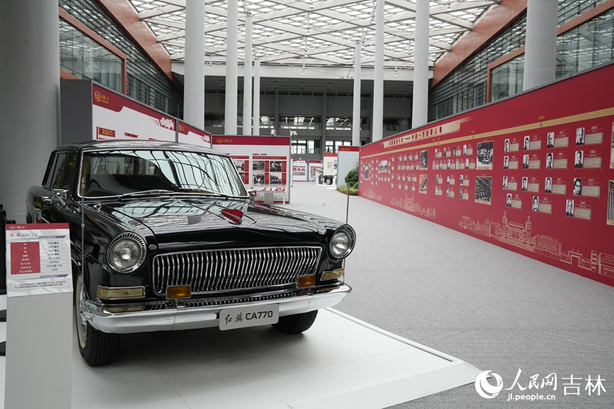 中國一汽NBD總部展示的紅旗禮賓用車。人民網記者 李洋攝