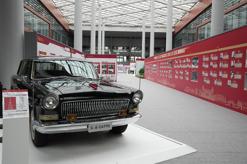 中國一汽NBD總部展示的紅旗禮賓用車。人民網記者 李洋攝