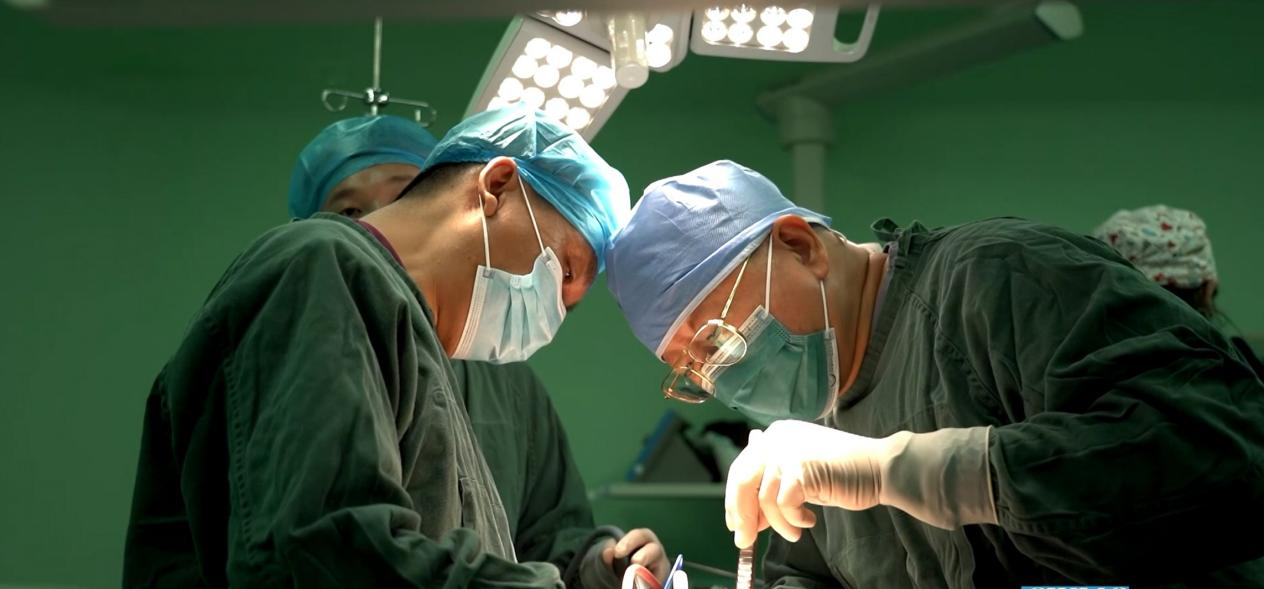 國文醫療集團黨委副書記、院長楊躍（原北京大學腫瘤醫院黨委副書記、胸部腫瘤中心主任）