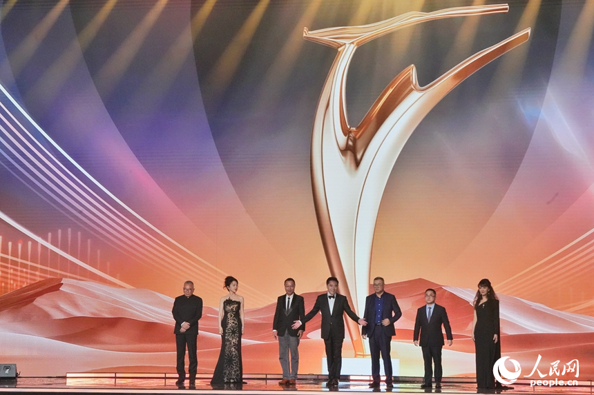 第二十屆中國長春電影節評委會登臺。人民網記者 李洋攝