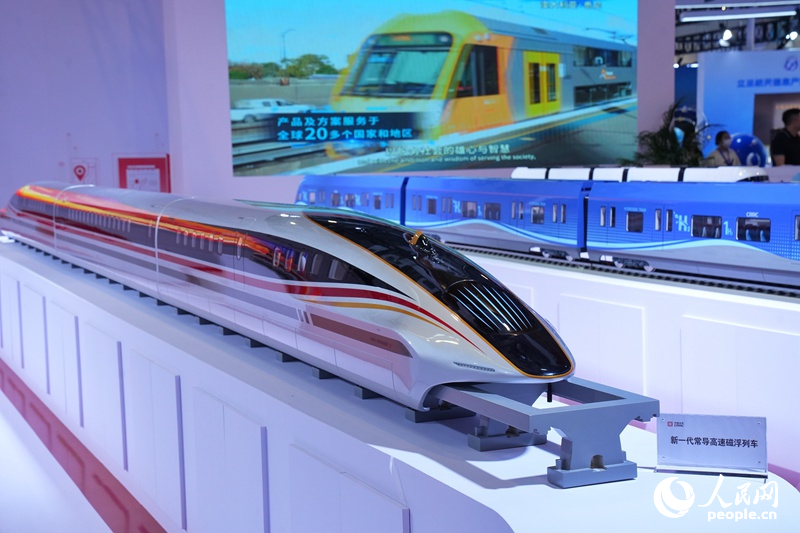 第十五屆中國—東北亞博覽會上展示新一代常導高速磁浮列車。人民網記者 李洋攝
