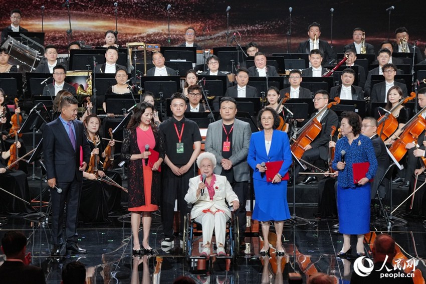 97歲“人民藝術家”田華重回長春電影節。人民網記者 李洋攝