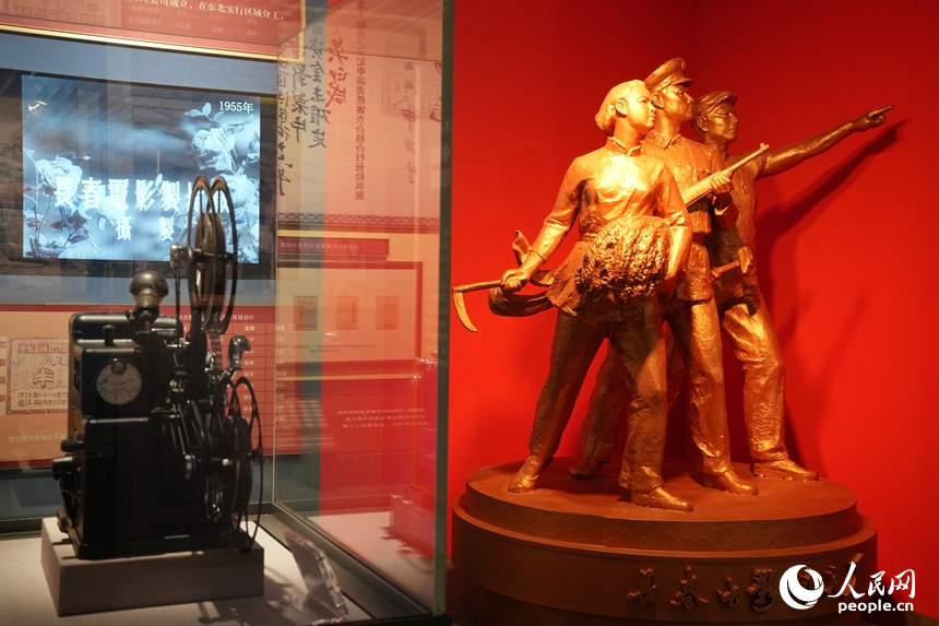“新中國電影事業搖籃”展區展示的長影經典標識。人民網記者 李洋攝