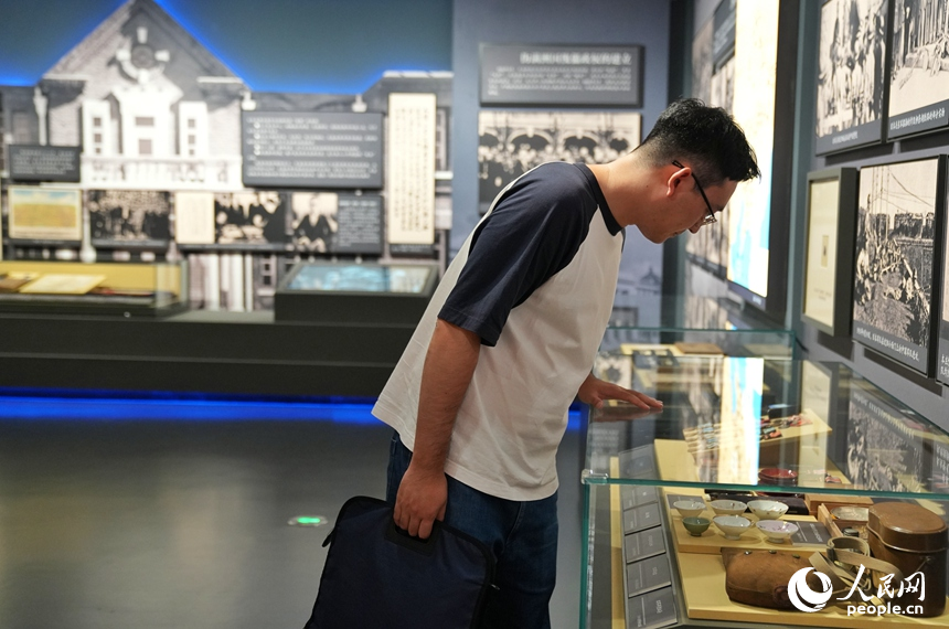 觀眾在展館內參觀。人民網記者 李洋攝