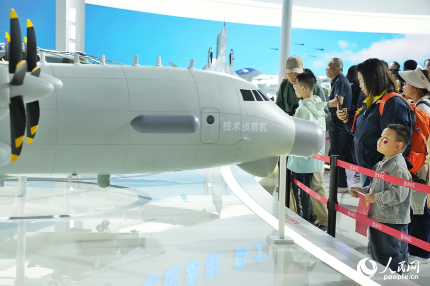 2025年空軍航空開放活動和長春航空展迎來首個公眾日。人民網記者 李洋攝