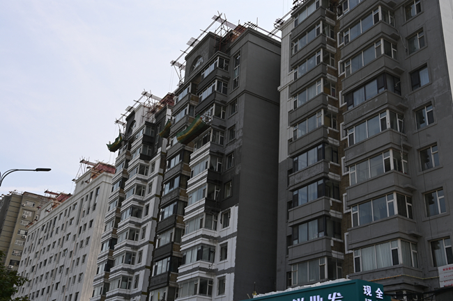 翠湖園小區同步開展房屋外墻保溫層粘貼