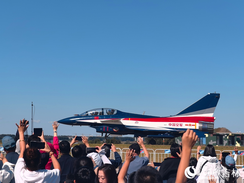 市民游客相聚藍天盛會。人民網記者 馬俊華攝