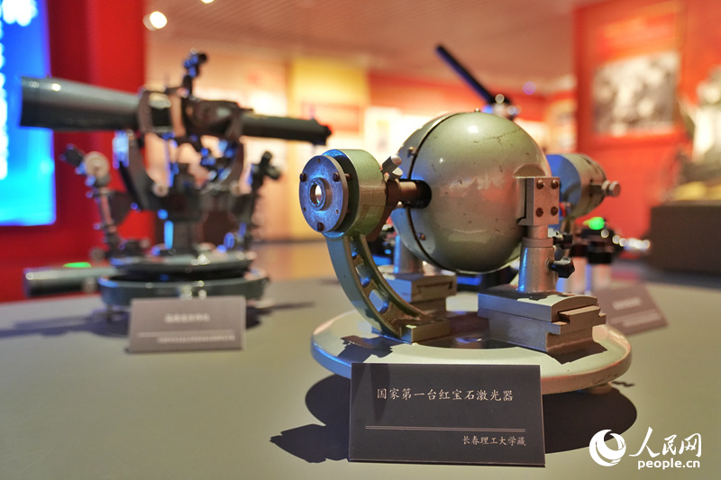 中國第一臺紅寶石激光器。人民網記者 李洋攝