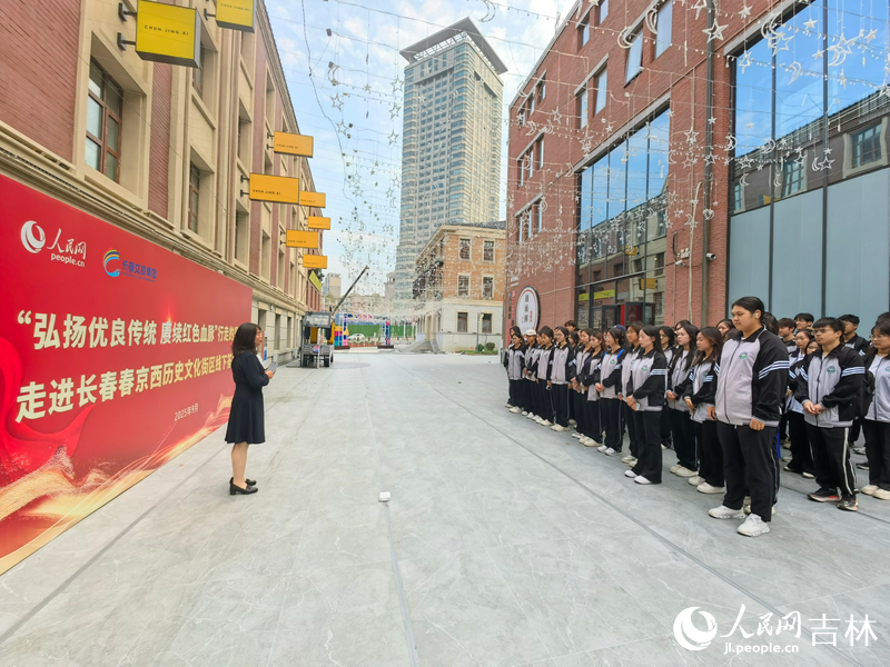 吉林工商學院學生聽教師現場授課。人民網記者 馬俊華攝