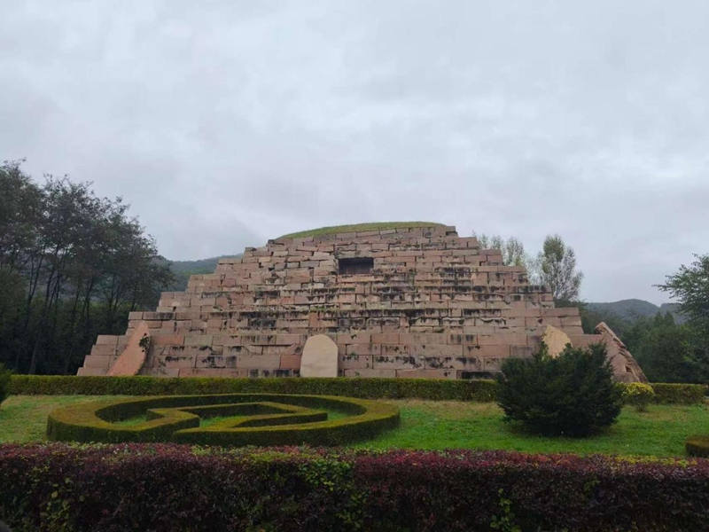 長壽王陵。實習生 王思皓攝