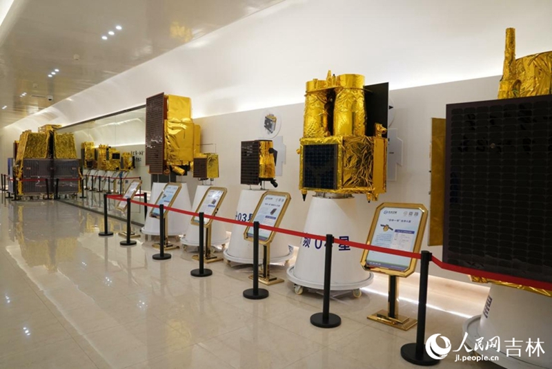 “吉林一號”衛星模型。人民網記者 李洋攝