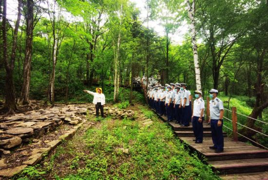 白山市森林消防支隊長白山池南區大隊前往長白山老黑河遺址開展“走好第一方陣 我為二十大作貢獻”主題黨日活動