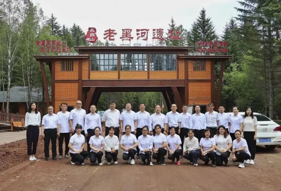 長白山管委會教科局機關黨支部在老黑河遺址開展“慶七一”傳承紅色基因 牢記育人使命主題黨日活動